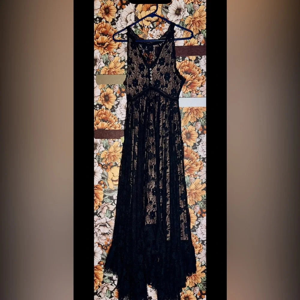 Joyfolie Black Lace Maxi Dress - Picture 4 of 8